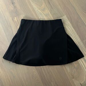 Lululemon Play off the Pleats Skirt Size 4 Tall Black